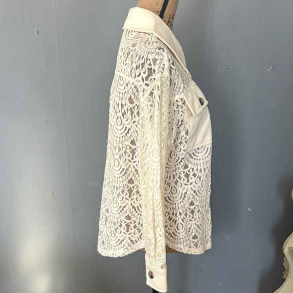 Chic Lace Button-Up Shirt - Picture 6 of 7